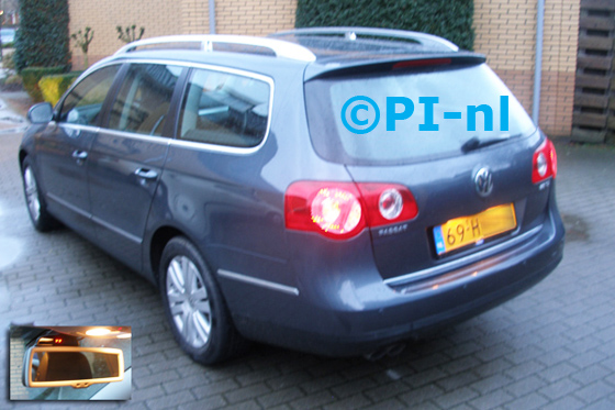 Parkeersensoren ingebouwd door PI-nl in een Volkswagen Passat Variant uit 2009. De display (set A 2014) werd op de spiegel gemonteerd.